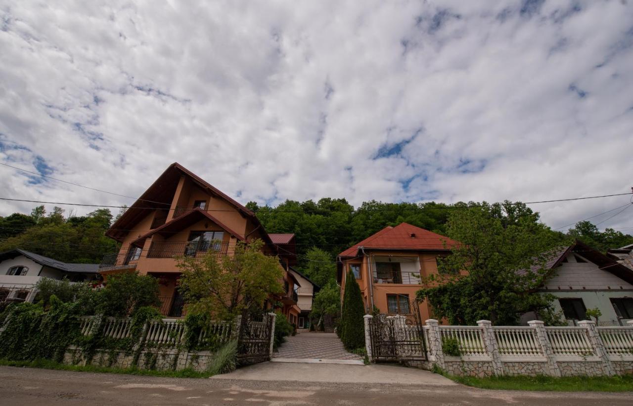 Dupa Apa La Razvan Sighetu Marmatiei Exterior photo